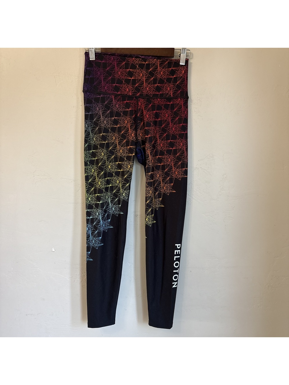 Peloton x WITH Wear It To Heart Geometric Gradient Workout Leggings  Medium